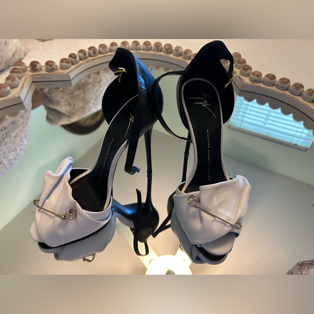 Giuseppe, Zanotti Heels - Picture 2 of 3